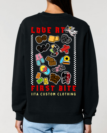 ENNAKKOTILAUS Love At First Bite - unisex collegepaita musta